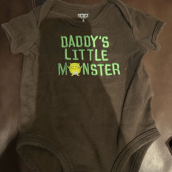 Newborn to 3 month baby boy outfits and onesies - Picture 13 of 14